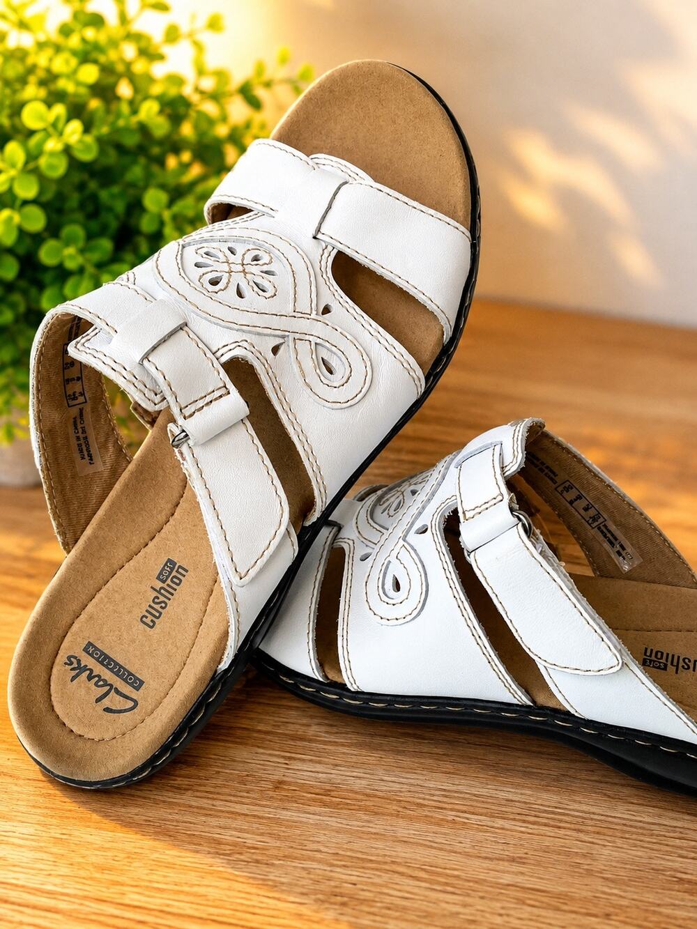 leather Clarks Leisa Higley slide sandals featuring cushioned footbeds zise8 new